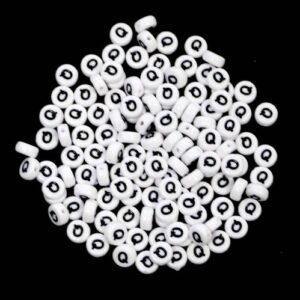 Perles lettre Q en plastique blanc 7×4 mm