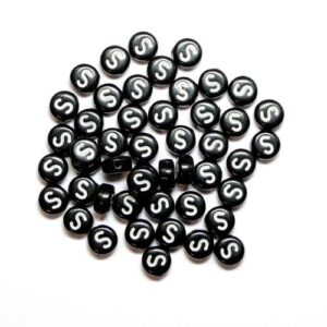 Perles lettre S plastique noir 7×4 mm