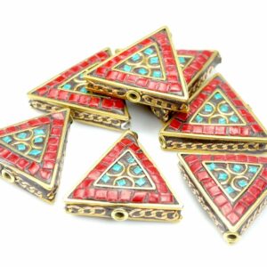 Triangle de perles tibétaines 28x31x9 mm rouge