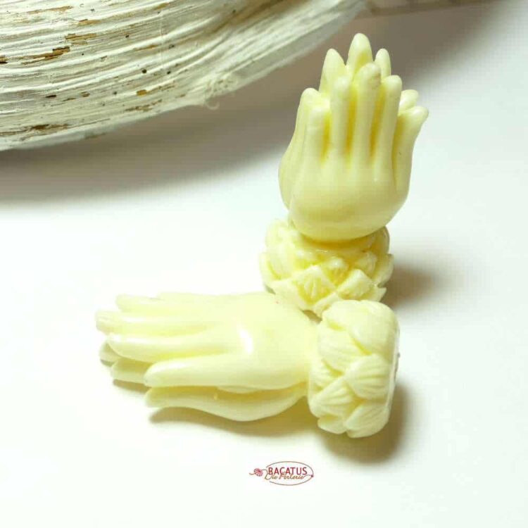 Plastic pearl_Lotus + hands
