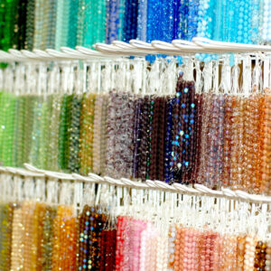 Les perles de verre tchèques mélangent la couleur et la taille à facettes, 10 brins