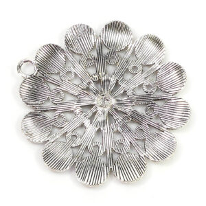 Pendentif métal fleur filigrane 64×60 mm