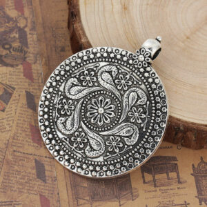 Metal pendant Charm Floral with flower 71×59 mm