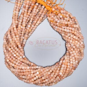 Sunstone cube faceted beige approx 4x4mm, 1 strand
